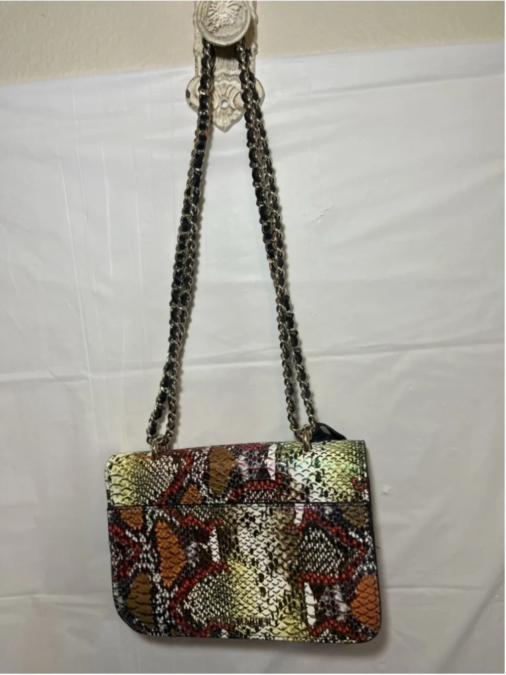 Steve Madden BVANTASTIC Rainbow Snake Print Crossbody chain strap new